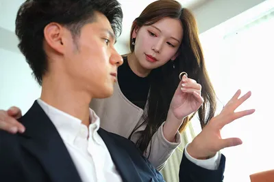 Vợ yêu đi đi chơi, chồng yêu ở nhà bị nhỏ em người vợ gạ đụ không trượt phát nào